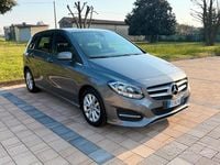Usata Mercedes B180 108 CV (79 kW) 2016 Grigio Monovolume