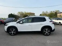 Usata Peugeot 2008 GT-line 110 CV (80 kW) 2017 Bianco SUV