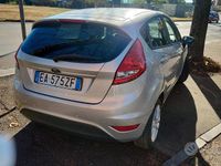 Usata Ford Fiesta 97 CV (71 kW) 2010 Grigio Utilitaria