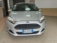 Usata Ford Fiesta 75 CV (55 kW) 2013 Grigio Utilitaria