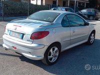 Usata Peugeot 206 CC 109 CV (80 kW) 2004 Grigio Cabrio