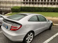 Usata Mercedes 220 Avantgarde 150 CV (110 kW) 2007 Argento Coupé
