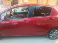 Usata Toyota Yaris Lounge 90 CV (66 kW) 2012 Rosso Utilitaria