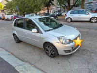 Usata Ford Fiesta 90 CV (66 kW) 2008 Grigio Utilitaria