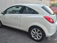 Usata Opel Corsa 75 CV (55 kW) 2012 Bianco Utilitaria