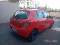 Usata Toyota Yaris Sol 69 CV (50 kW) 2007 Rosso Utilitaria
