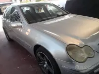 Usata Mercedes C200 122 CV (89 kW) 2005 Grigio Berlina