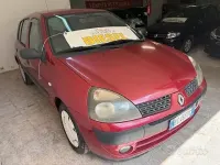 Usata Renault Clio II Initiale 82 CV (60 kW) 2004 Rosso Berlina