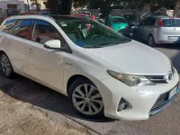 Usata Toyota Auris Hybrid Lounge 99 CV (72 kW) 2013 Bianco Station wagon