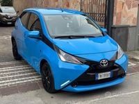 Usata Toyota Aygo Cool 72 CV (52 kW) 2018 Blu Utilitaria
