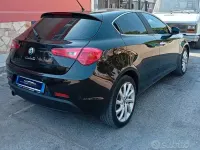 Usata Alfa Romeo Giulietta Exclusive 105 CV (77 kW) 2011 Nero Utilitaria
