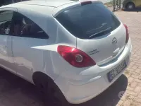 Usata Opel Corsa 65 CV (47 kW) 2010 Bianco Utilitaria
