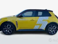 Usata Renault 5 E-Tech Iconic 110 kW (150 CV) 2024 Giallo Berlina
