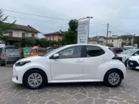 Usata Toyota Yaris Hybrid Active 92 CV (67 kW) 2023 Bianco Berlina