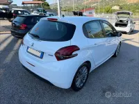 Usata Peugeot 208 Allure 75 CV (55 kW) 2016 Bianco Utilitaria