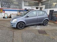Usata Toyota Yaris 65 CV (47 kW) 2004 Grigio Utilitaria