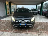 Käytetty Mercedes GLA180 109 HP (80 kW) 2018 Musta Katumaasturi