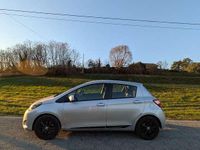 Usata Toyota Yaris Hybrid Active 73 CV (53 kW) 2019 Argento Berlina