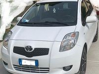 Usata Toyota Yaris Sol 69 CV (50 kW) 2008 Bianco Utilitaria