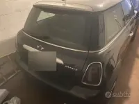 Usata Mini Cooper D 109 CV (80 kW) 2007 Nero Utilitaria