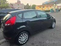 Usata Ford Fiesta Titanium 92 CV (67 kW) 2011 Bluazzurro Berlina