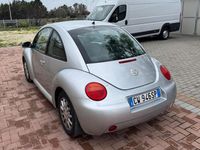 Usata VW New Beetle 104 CV (76 kW) 2005 Argento Utilitaria
