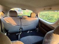 Usata Toyota Yaris Luna 86 CV (63 kW) 2001 Nero Berlina