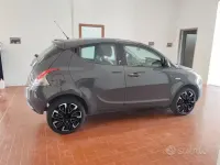 Usata Lancia Ypsilon 80 CV (58 kW) 2015 Grigio Utilitaria