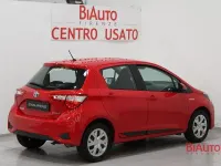 Usata Toyota Yaris Hybrid Active 100 CV (73 kW) 2019 Rosso Berlina