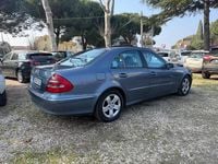 Usata Mercedes E220 Avantgarde 149 CV (109 kW) 2004 Blu Berlina