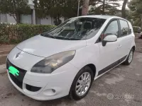 Usata Renault Scénic III 110 CV (80 kW) 2011 Bianco Monovolume