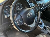 Usata Toyota Auris Hybrid Active 139 CV (102 kW) 2014 Bianco Berlina