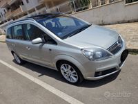 Usata Opel Zafira 2006 Grigio Monovolume