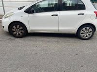Usata Toyota Yaris 69 CV (50 kW) 2009 Bianco Utilitaria