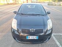 Usata Toyota Yaris 65 CV (47 kW) 2006 Nero Utilitaria