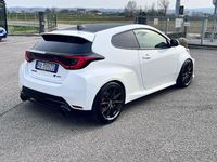 Usata Toyota Yaris 280 CV (205 kW) 2024 Bianco Utilitaria