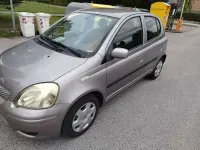 Usata Toyota Yaris 75 CV (55 kW) 2004 Grigio Utilitaria
