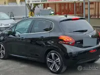 Usata Peugeot 208 102 CV (75 kW) 2019 Nero Utilitaria