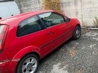 Usata Ford Fiesta 68 CV (50 kW) 2004 Rosso Utilitaria