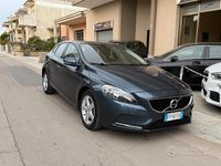Usata Volvo V40 Business Edition 120 CV (88 kW) 2018 Blu Berlina