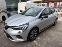 Usado Renault Clio V 101 HP (74 kW) 2023 Cinzento Sedan