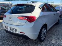 Usata Alfa Romeo Giulietta Distinctive 105 CV (77 kW) 2011 Bianco Utilitaria