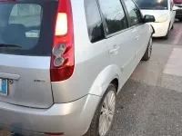 Usata Ford Fiesta 68 CV (50 kW) 2005 Grigio Utilitaria