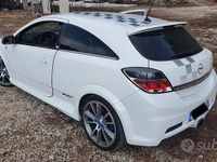 Usata Opel Astra Edition 240 CV (176 kW) 2009 Bianco Berlina