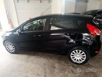 Usata Ford Fiesta 75 CV (55 kW) 2015 Nero Berlina