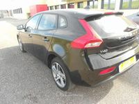 Usata Volvo V40 Kinetic 120 CV (88 kW) 2017 Nero metallizzato Berlina
