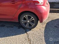 Usata Peugeot 208 Allure 2015 Rosso Utilitaria