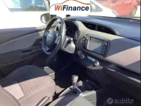 Usata Toyota Yaris Hybrid Business Edition 101 CV (74 kW) 2020 Bianco Berlina