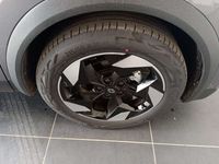 Nuova Renault Captur Techno 101 CV (74 kW) 2025 Be style milano (grigio/nero) SUV
