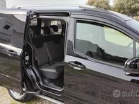 Usata Ford Tourneo Courier Titanium 75 CV (55 kW) 2017 Nero Monovolume